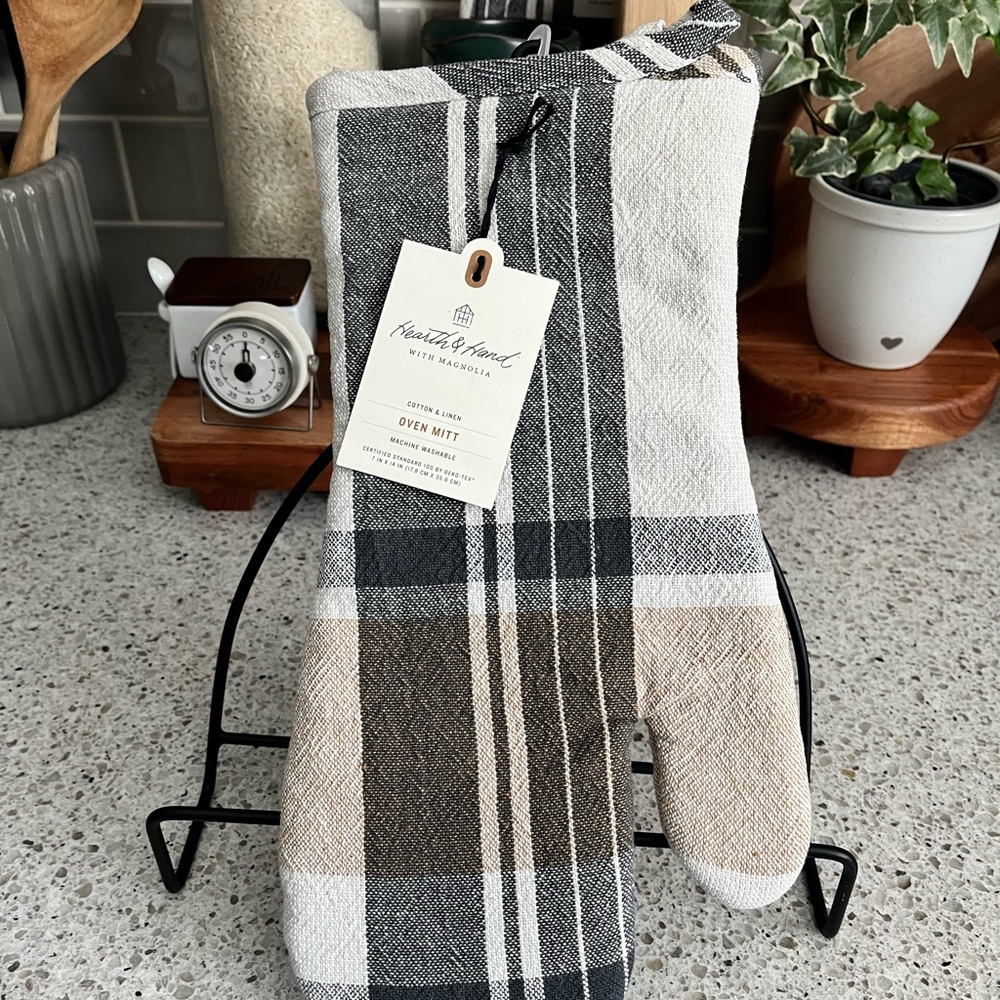 Hearth and Hand Fall 2023 Autumn Plaid Woven Oven Mitt